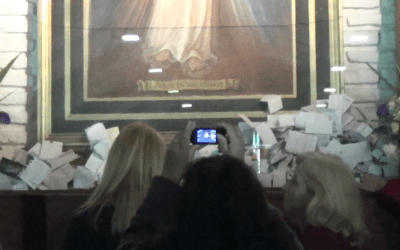 Tocar, besar, fotografiar: La imagen milagrosa 2.0